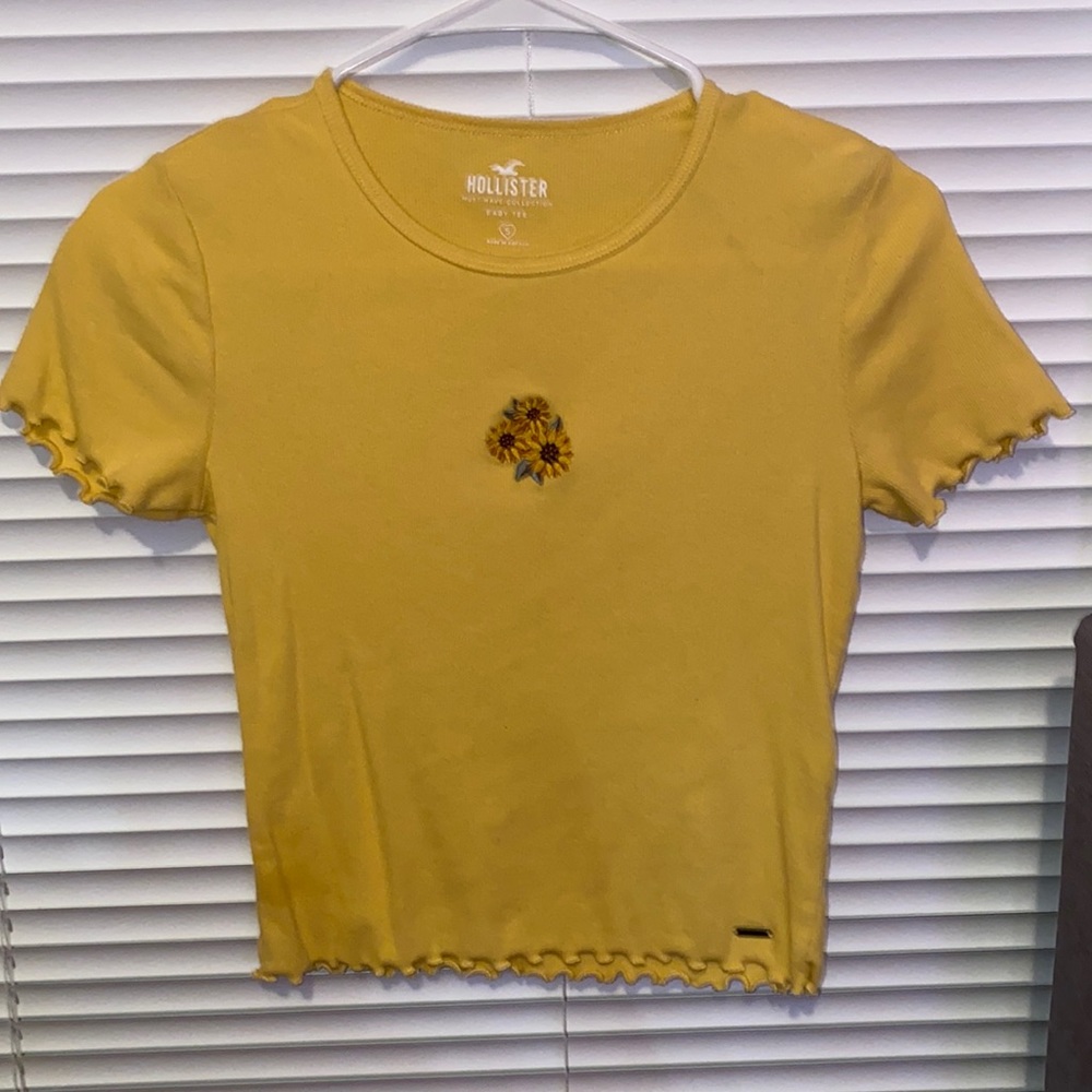 Hollister yellow baby-tee